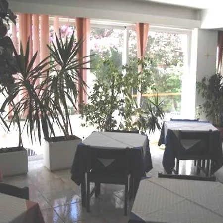 Moschos Hotell 2*