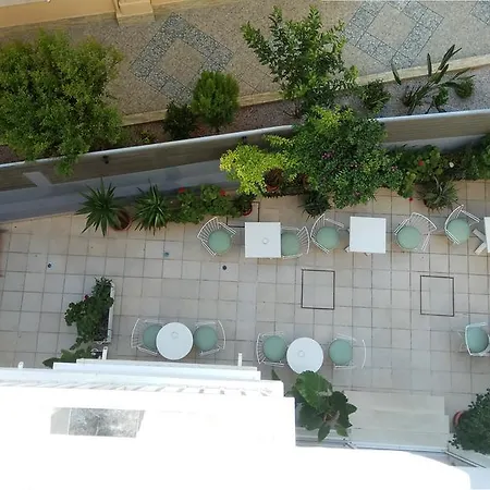 Hotel Moschos 2*